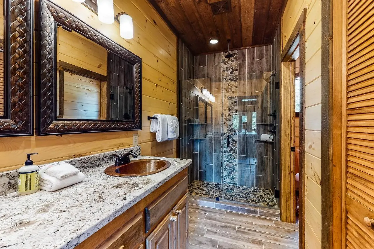 Whispering Woods Holiday home