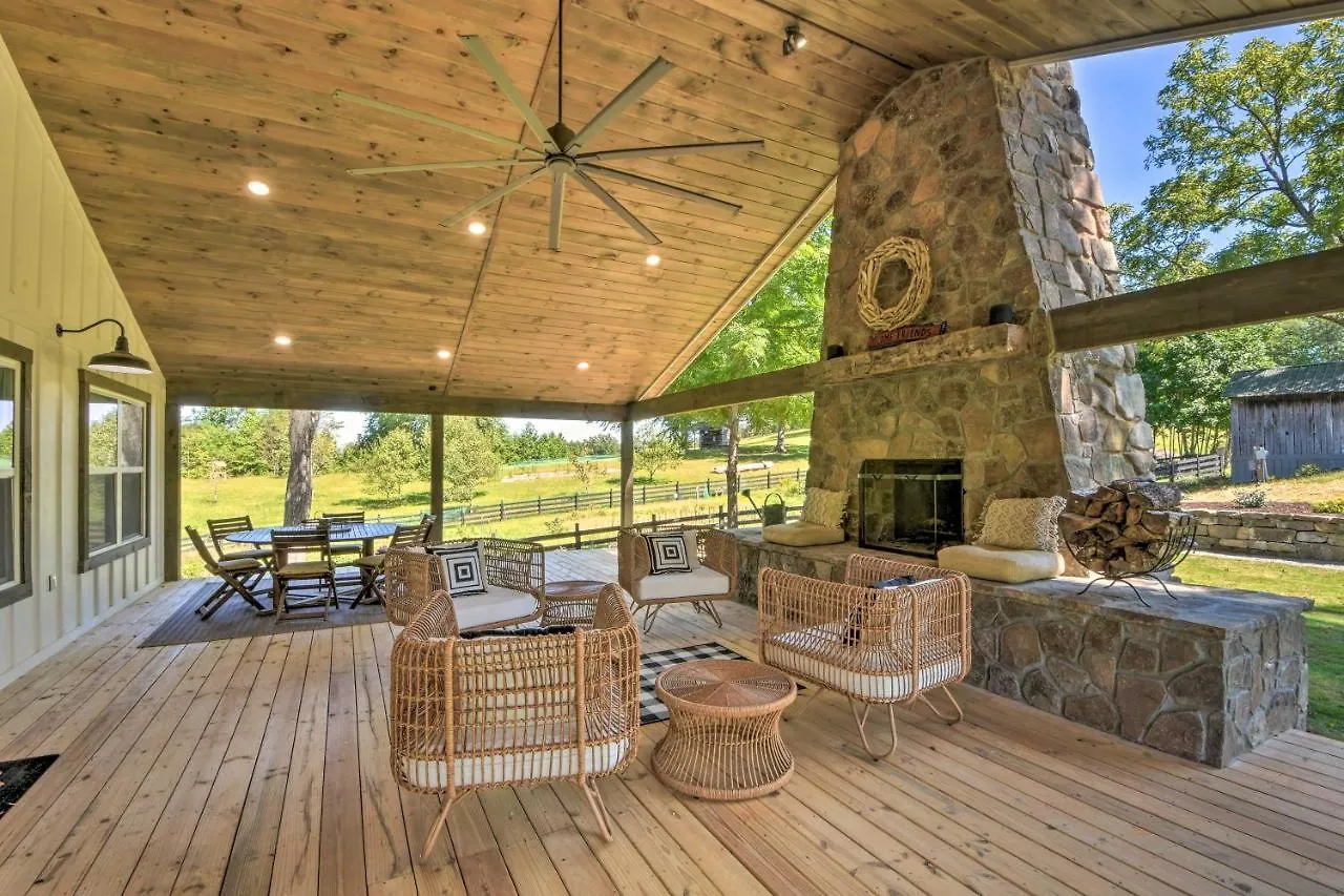 Holiday home Modern Solace In The Mountains *