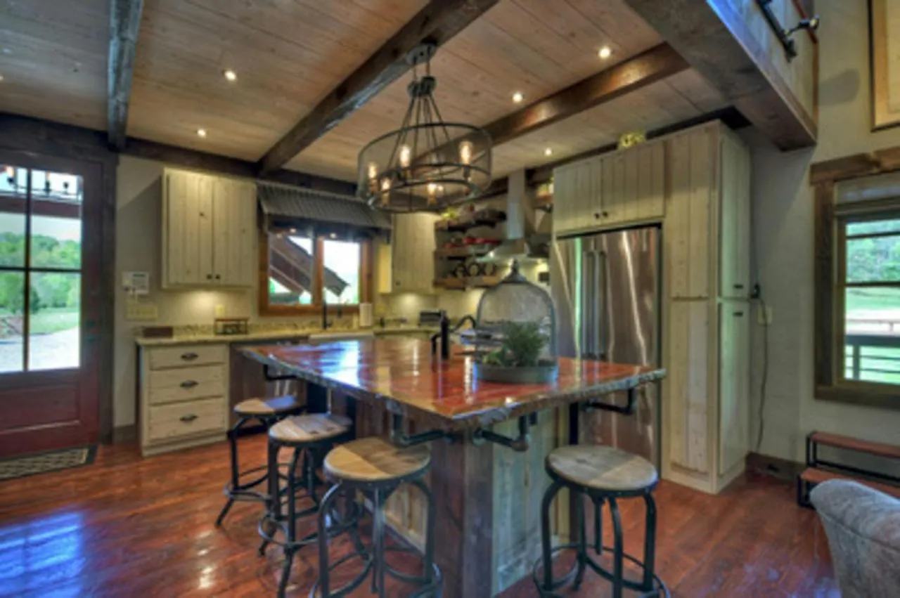 Firefly - Riverfront Modern 2 Bedroom W Loft Holiday home *
