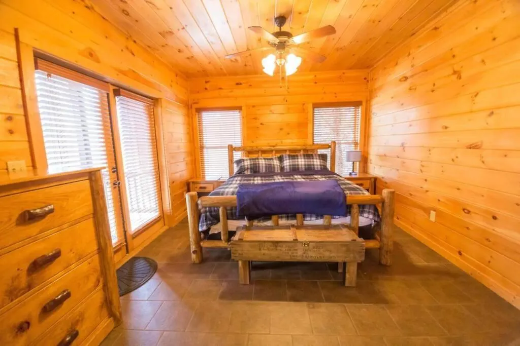 Christmas Lodge-secluded Near Downtown 別荘