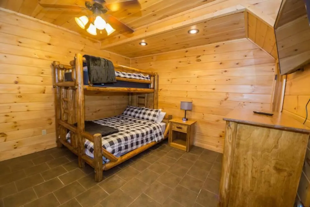 Christmas Lodge-secluded Near Downtown 別荘 *