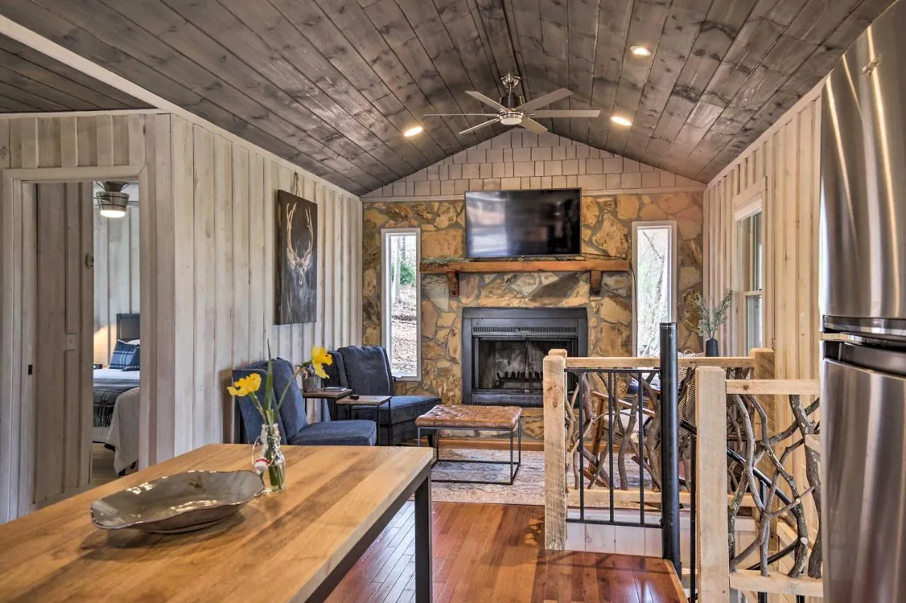 Serene Cabin Getaway With 2 Decks And Mountain Views!
