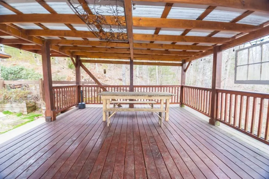 Christmas Lodge-secluded Near Downtown 別荘 ブルーリッジ山脈