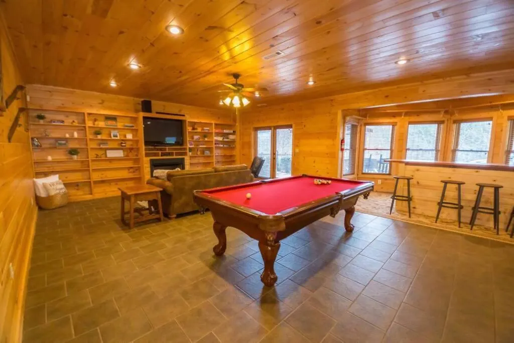 Christmas Lodge-secluded Near Downtown 別荘 *