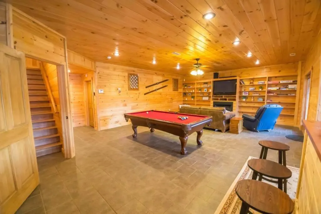 Christmas Lodge-secluded Near Downtown 別荘