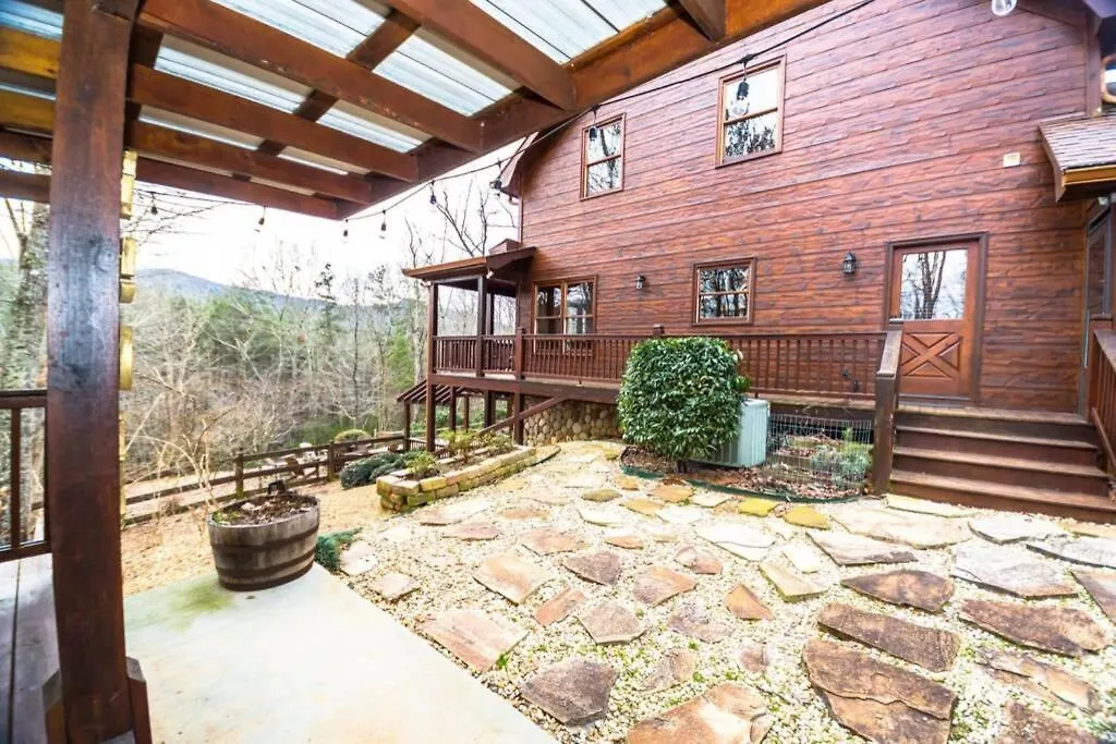Christmas Lodge-secluded Near Downtown ブルーリッジ山脈