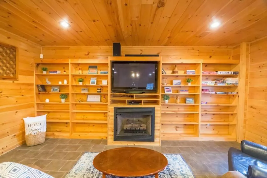Christmas Lodge-secluded Near Downtown