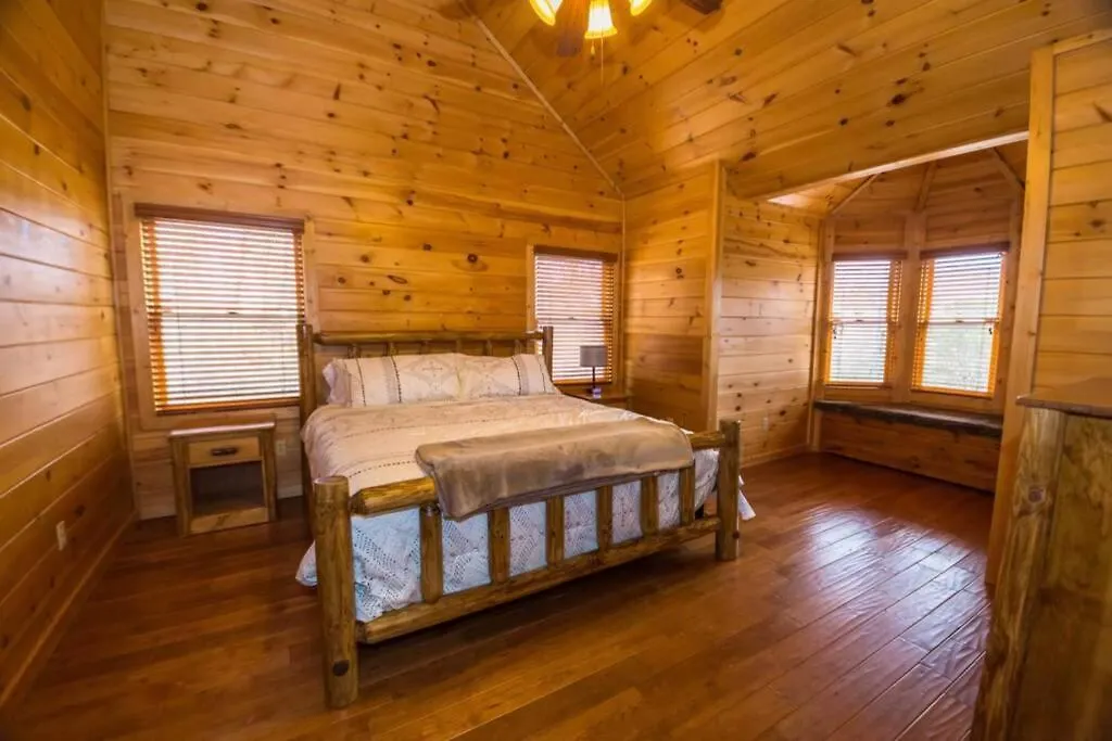Christmas Lodge-secluded Near Downtown 別荘