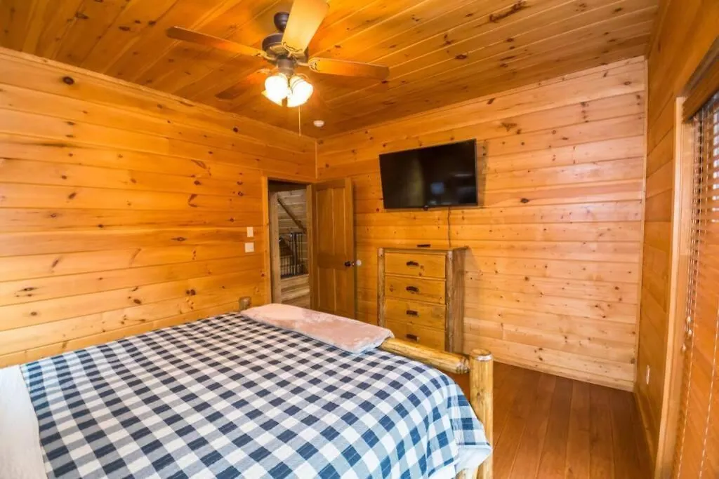 Christmas Lodge-secluded Near Downtown