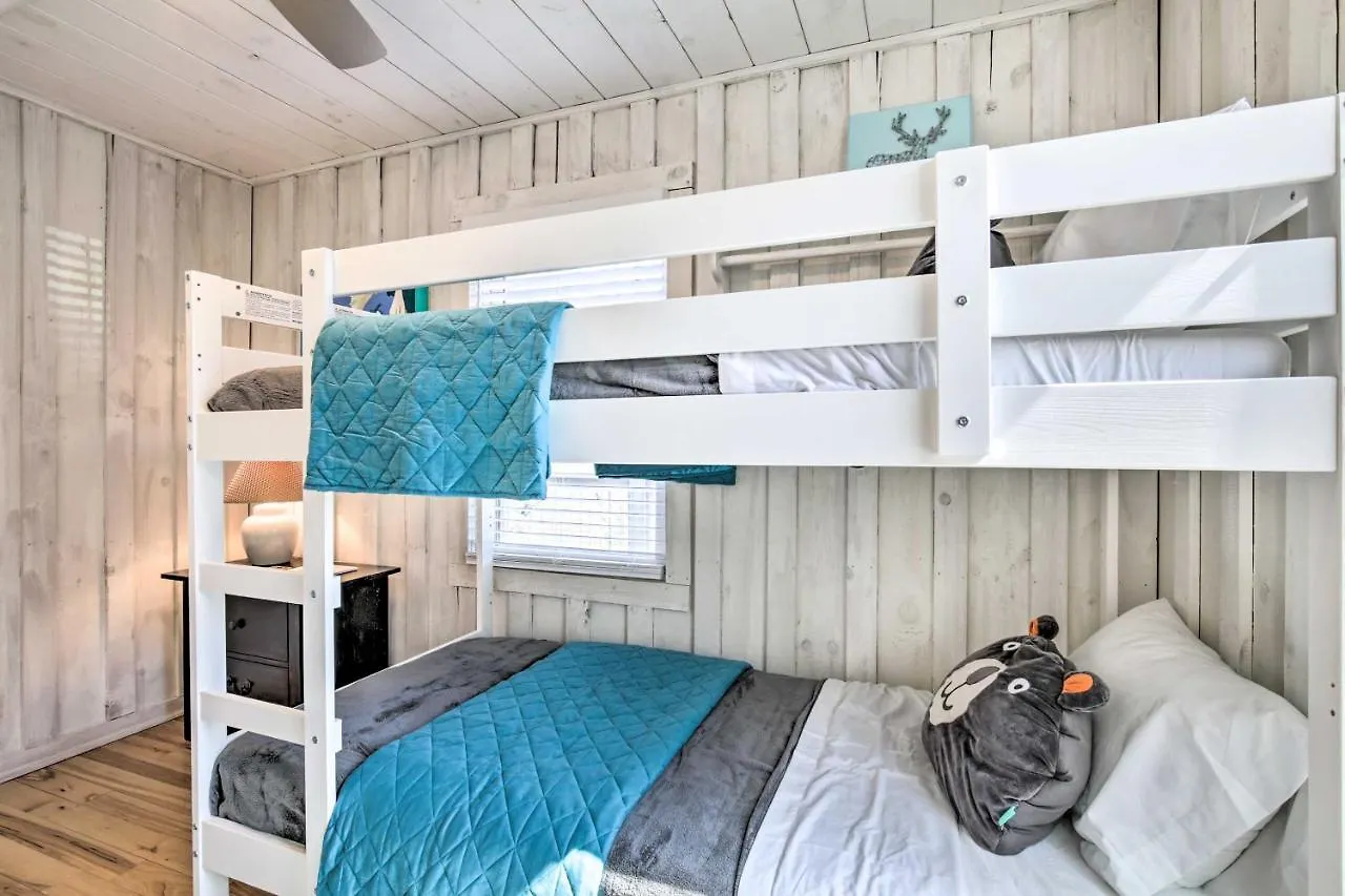 Serene Cabin Getaway With 2 Decks And Mountain Views! Holiday home *