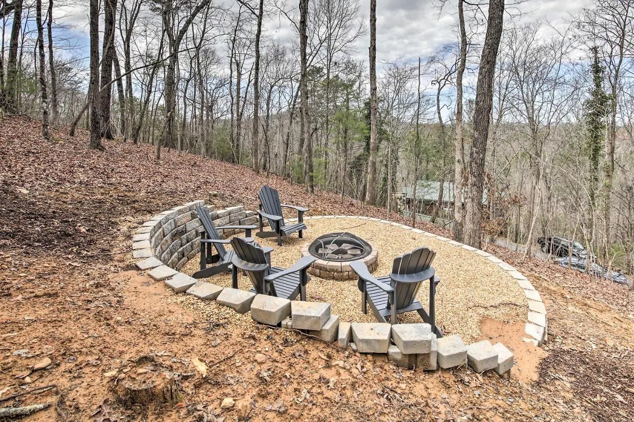 Serene Cabin Getaway With 2 Decks And Mountain Views! Holiday home Blue Ridge