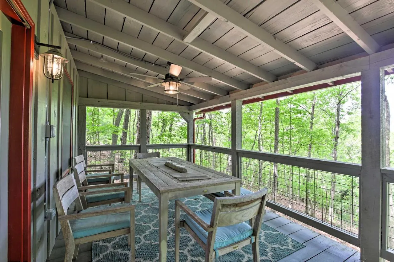 Serene Cabin Getaway With 2 Decks And Mountain Views!