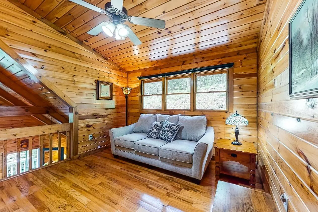 Lucilles Creekside Hideaway *