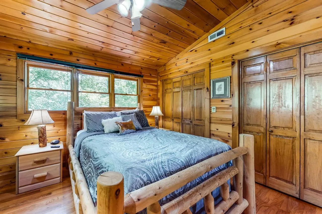 Lucilles Creekside Hideaway *