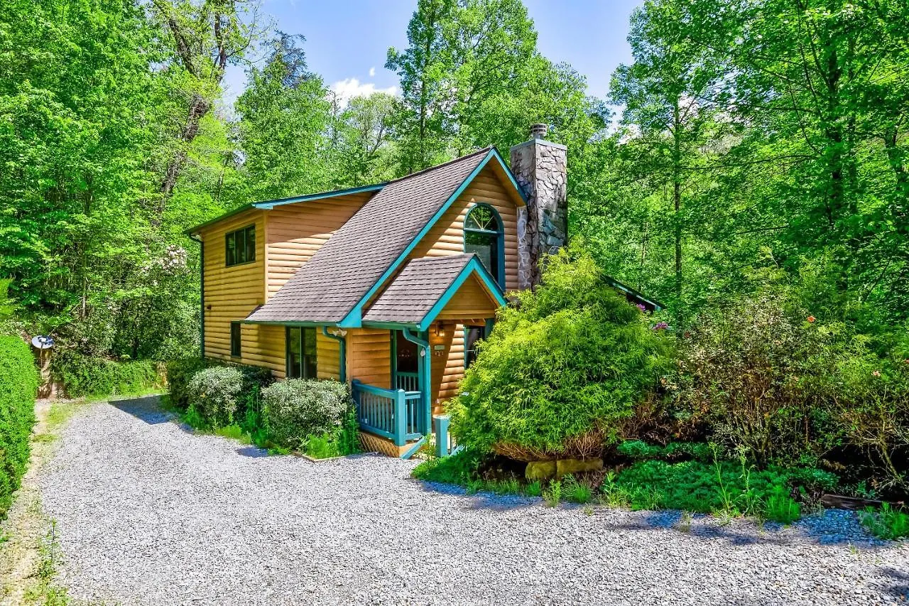 Lucilles Creekside Hideaway Holiday home