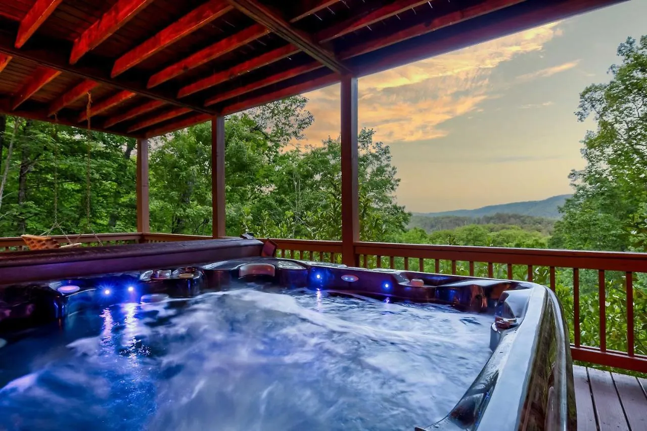 Luxe Chasing Dreams With Hot Tub Holiday home *