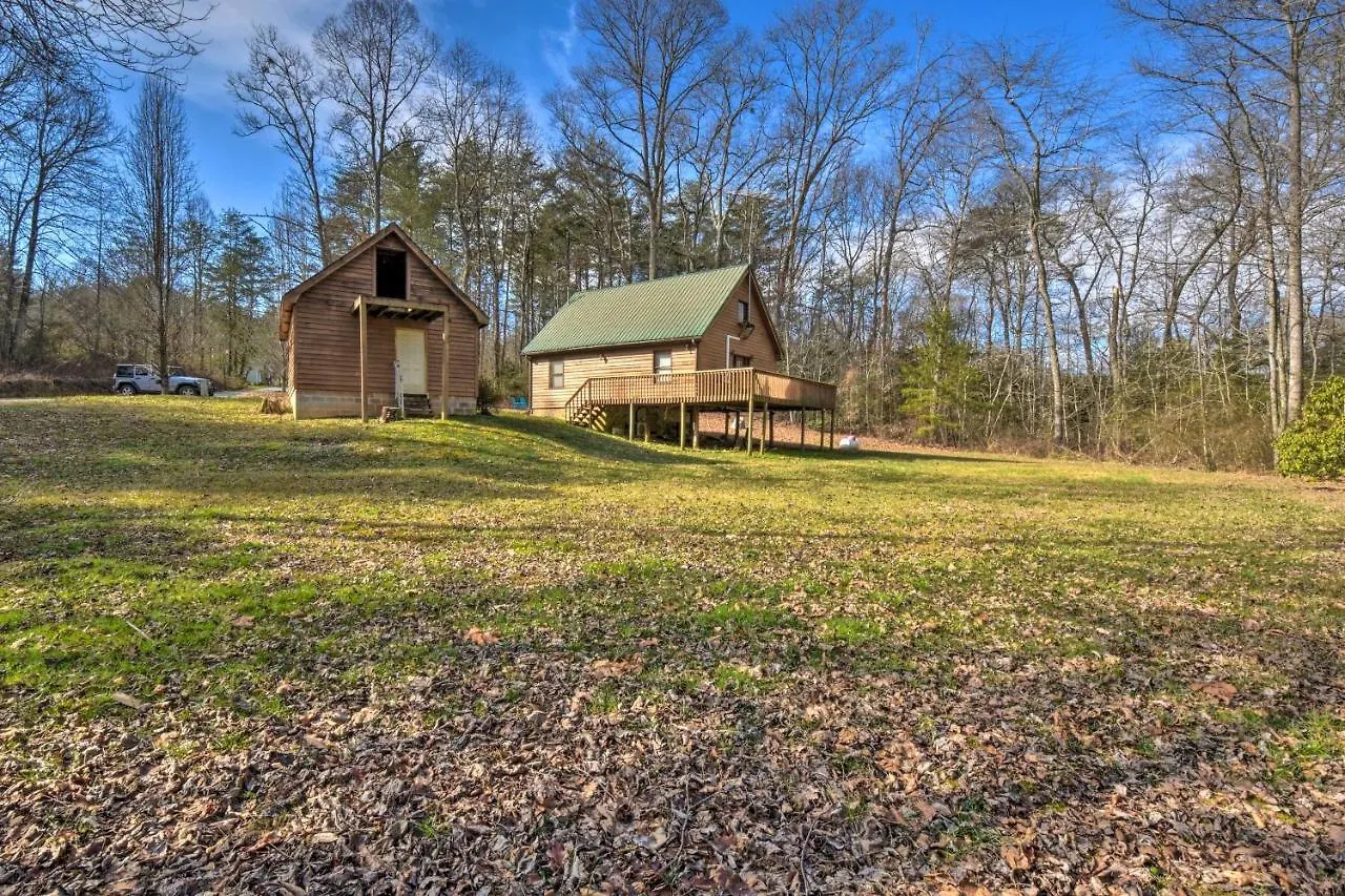 Holiday home Woodsy Retreat, 3 Mi To Downtown! *