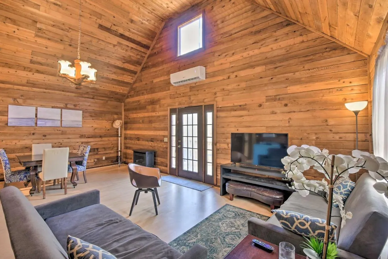 Woodsy Retreat, 3 Mi To Downtown! Blue Ridge