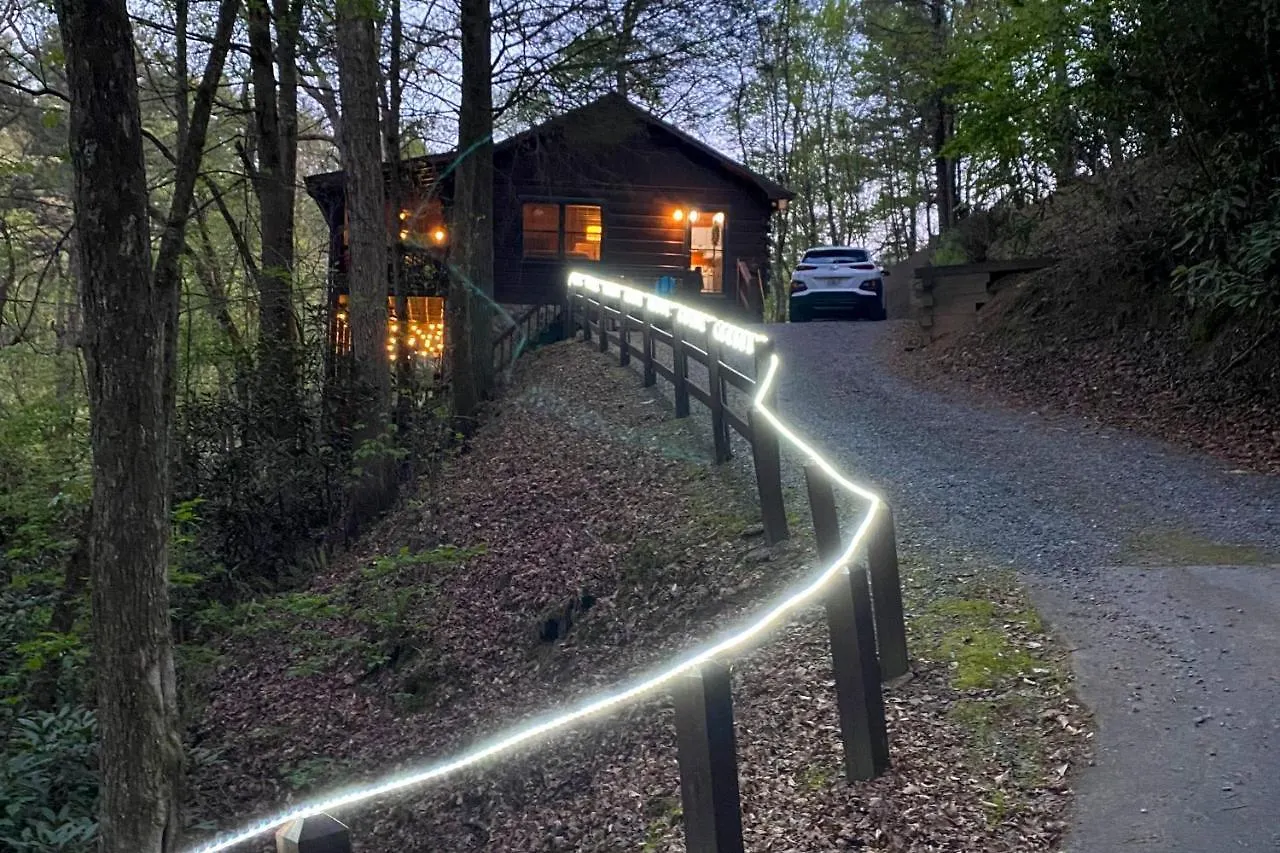Charming With Game And Hot Tub! Holiday home Blue Ridge
