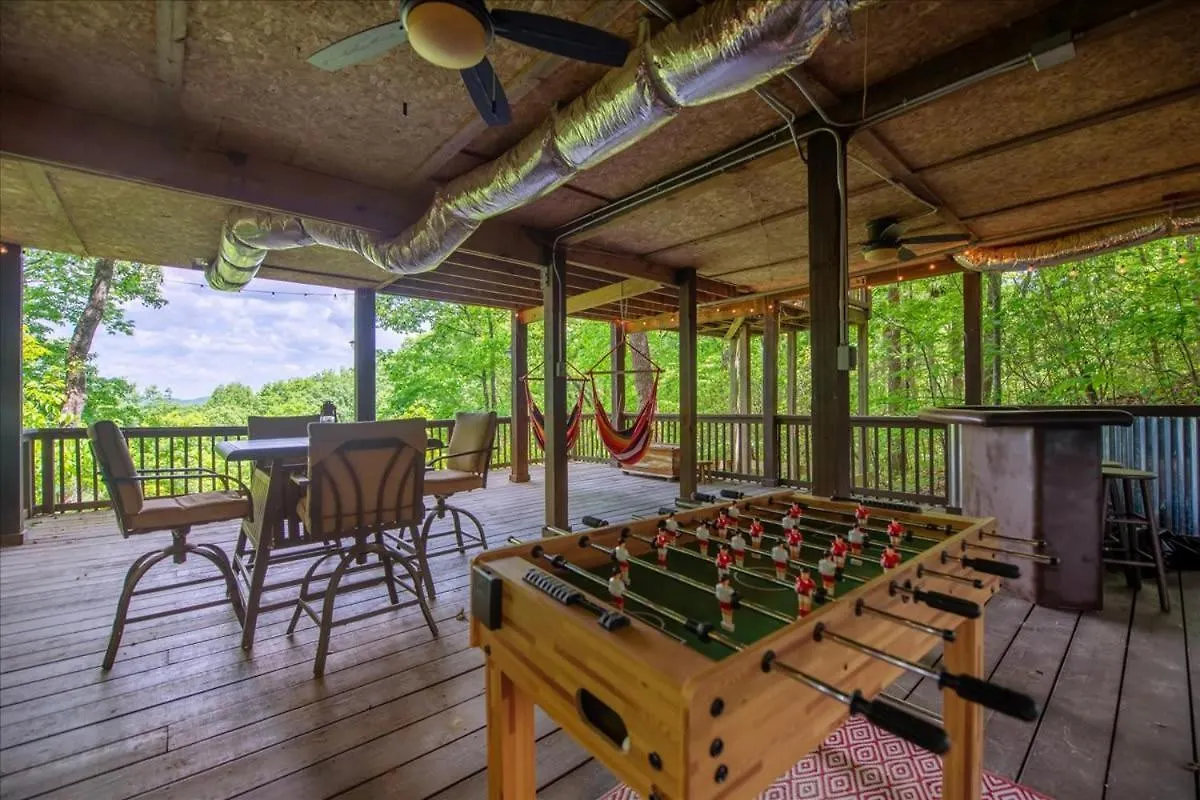 Charming Mountain Cabin With Hot Tub, Pet Friendly Holiday home Blue Ridge