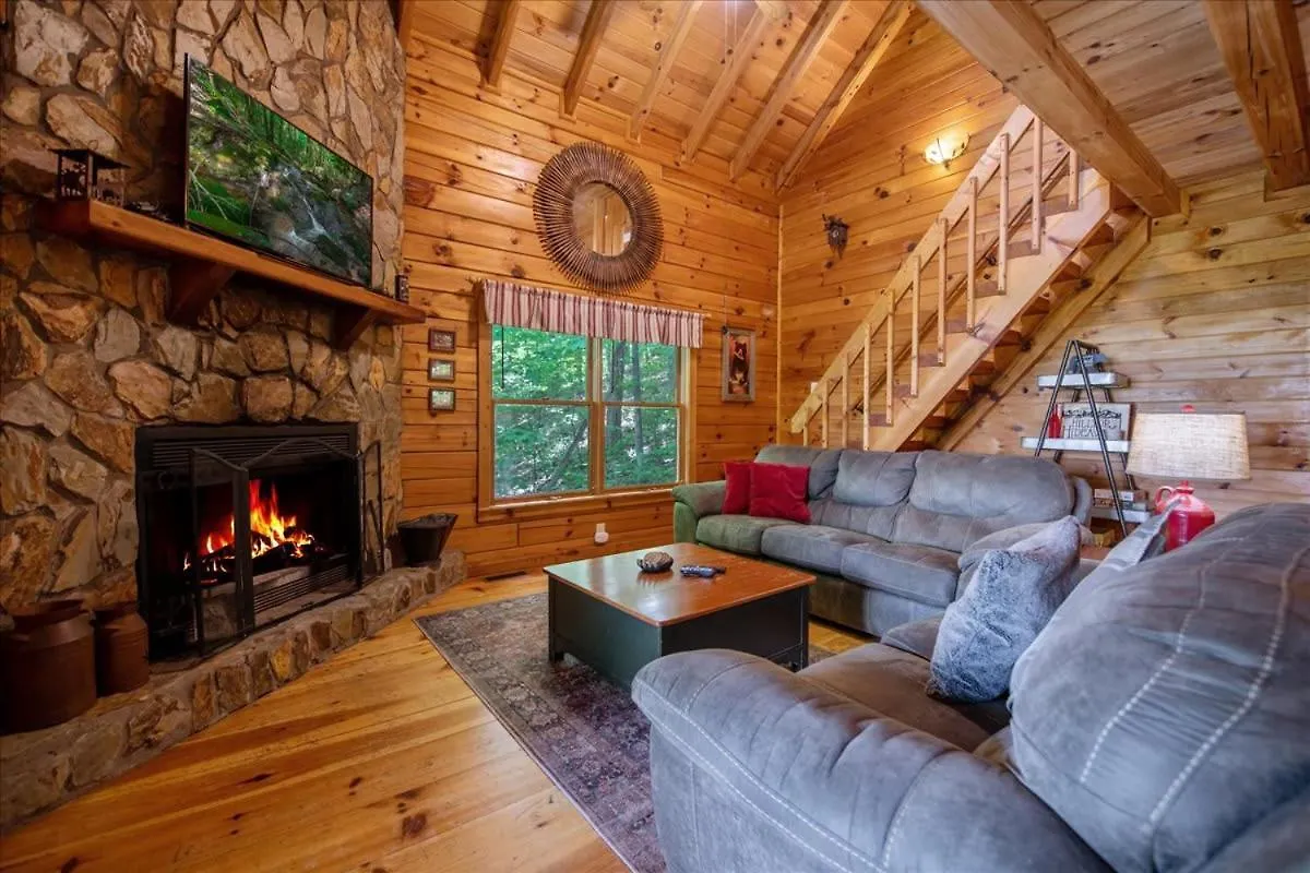 Charming Mountain Cabin With Hot Tub, Pet Friendly