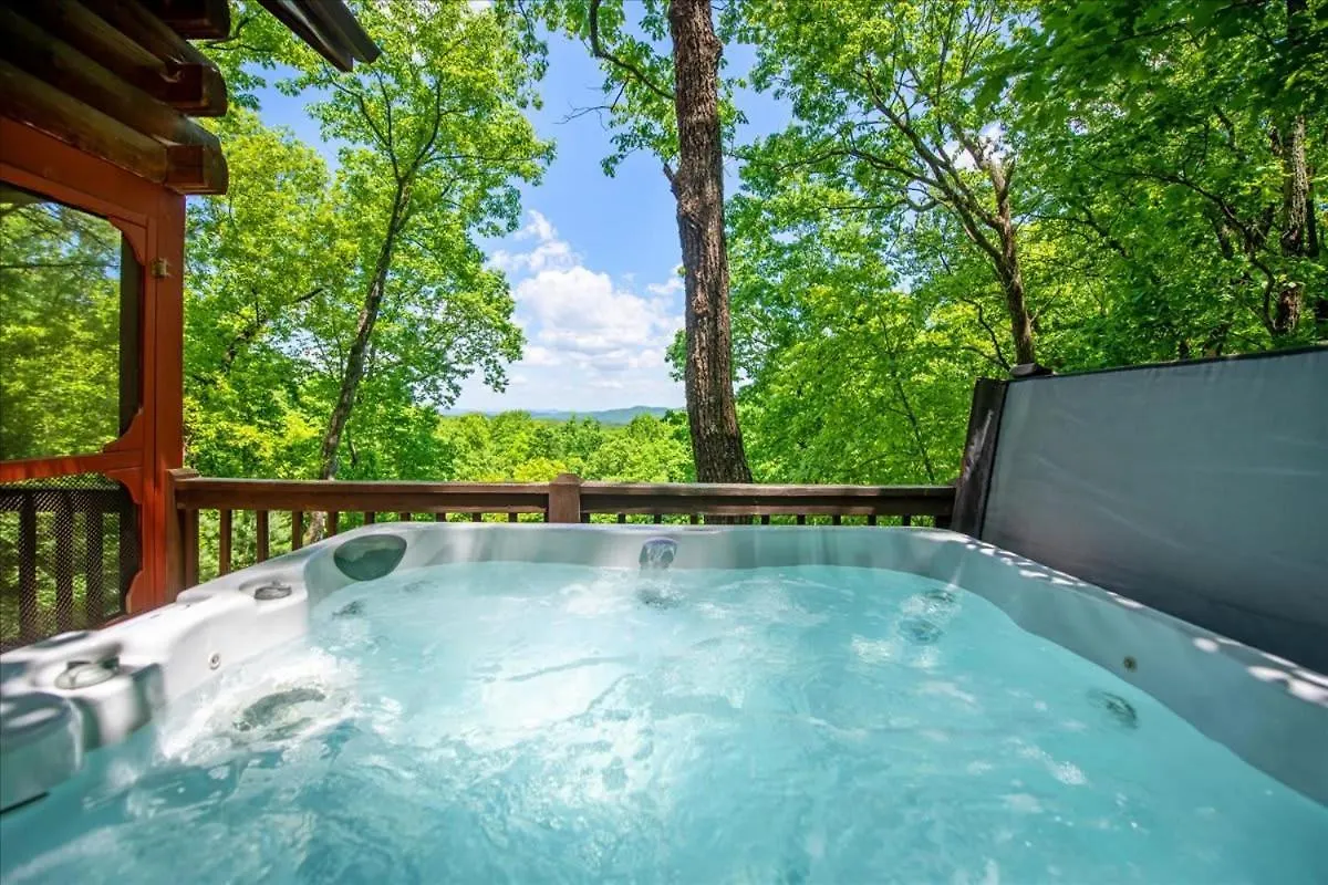 Charming Mountain Cabin With Hot Tub, Pet Friendly Holiday home *