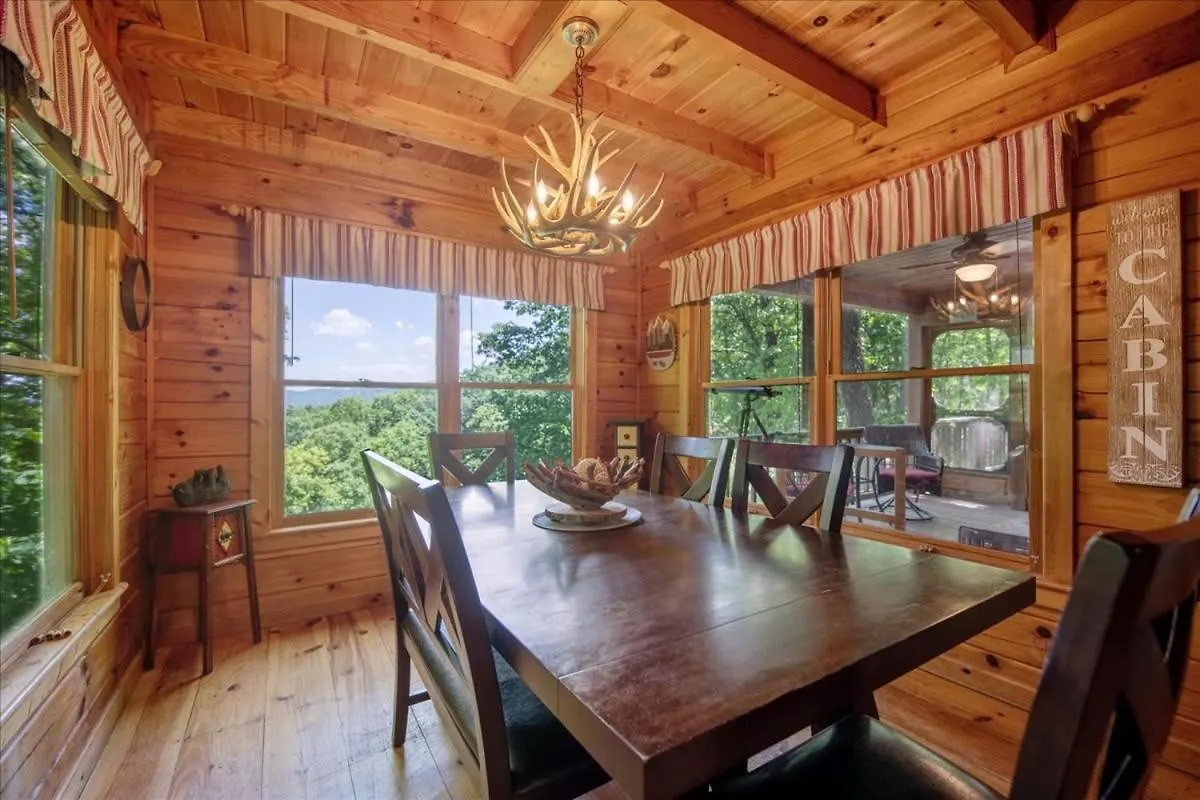 Charming Mountain Cabin With Hot Tub, Pet Friendly Holiday home Blue Ridge