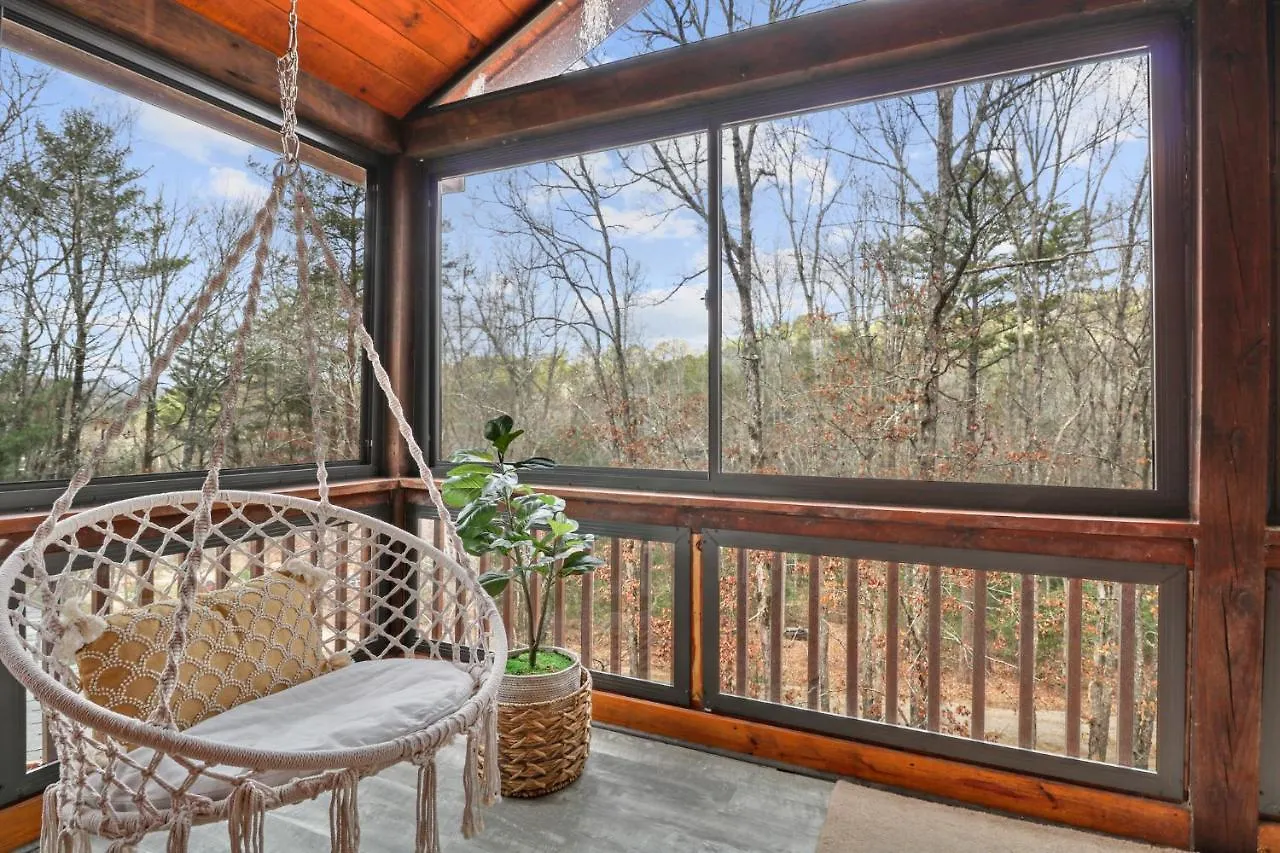 Relaxing Near Bear Claw Vineyard, Hot Tub, Game Room, Pet Friendly, Sleeps10 Chalet Blue Ridge