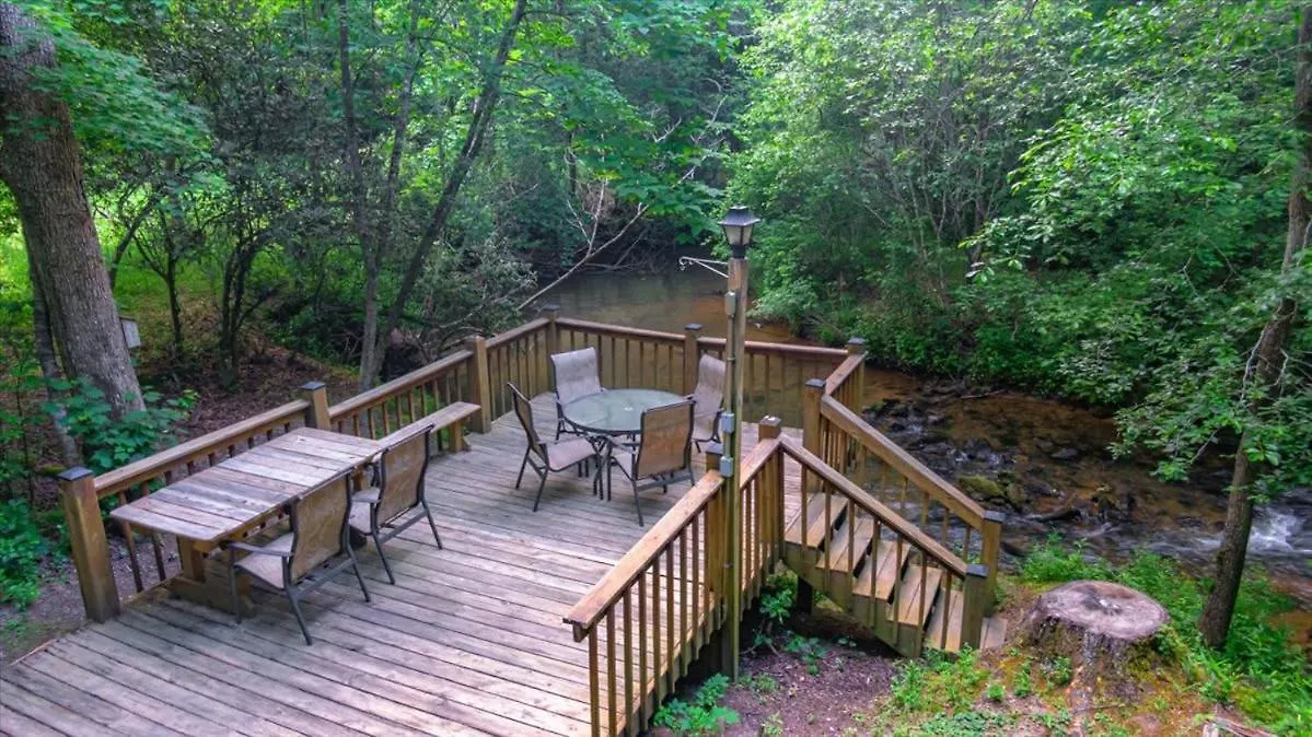 Waterfront Mountain Cabin With Hot Tub Holiday home *