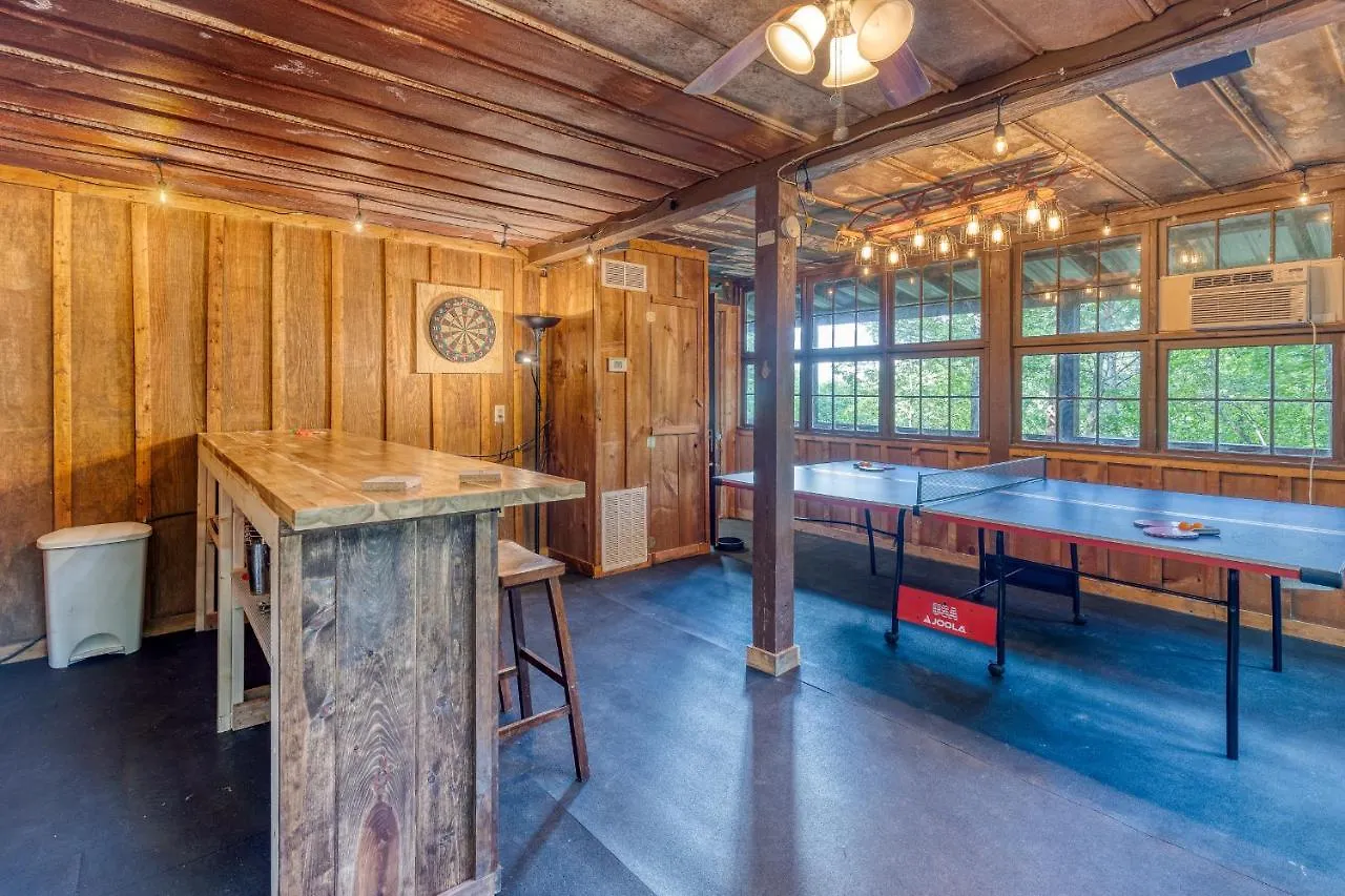 Secluded Sunrise Ridge-10 Min From Blue Ridge, King Beds, Hot Tub, 2 Porches, Fireplace Wood Burning, Mountain View, Cozy *