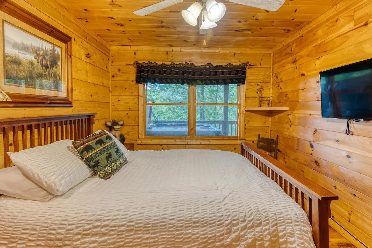Holiday home Secluded Sunrise Ridge: Mountain View Retreat With Hot Tub