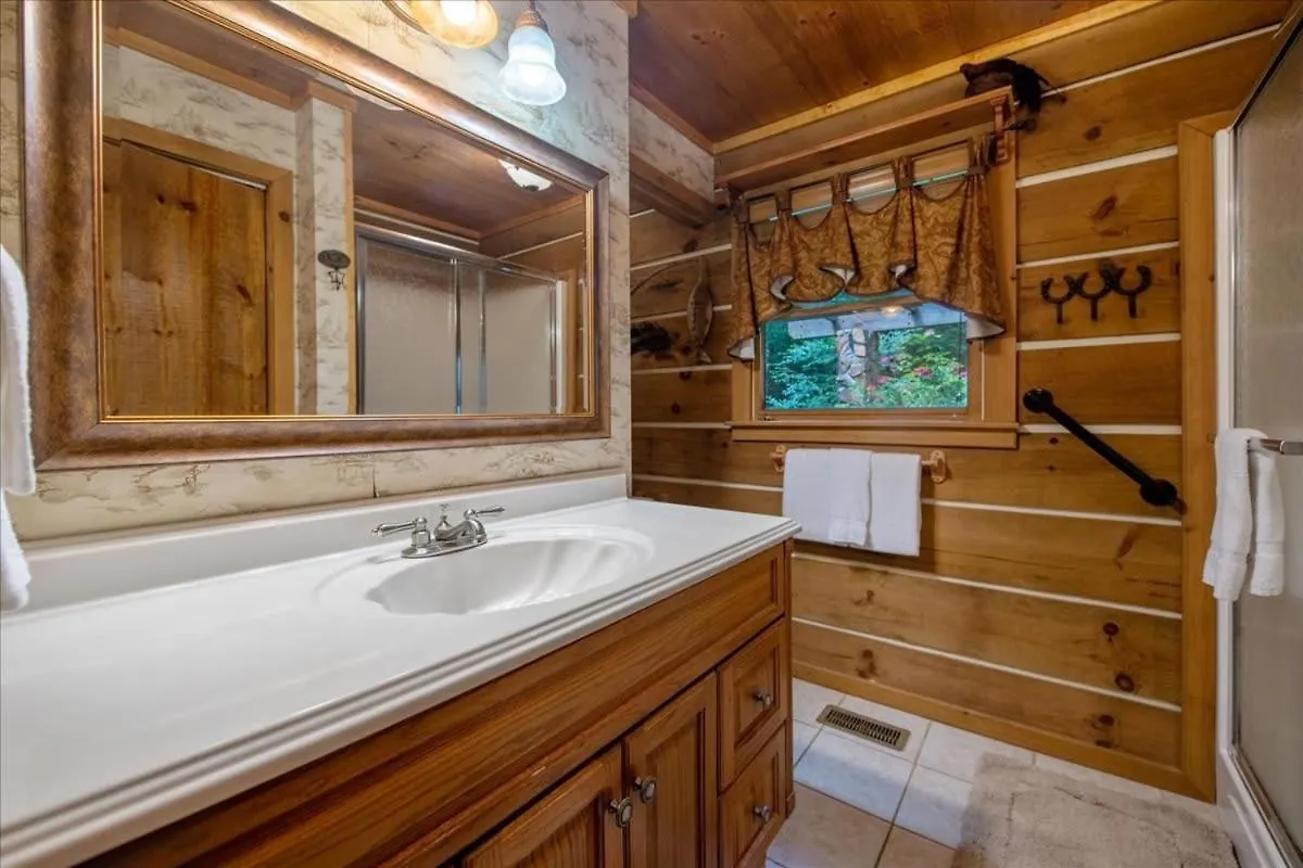 Waterfront Mountain Cabin With Hot Tub