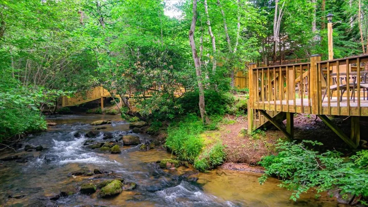 Holiday home Waterfront Mountain Cabin With Hot Tub *