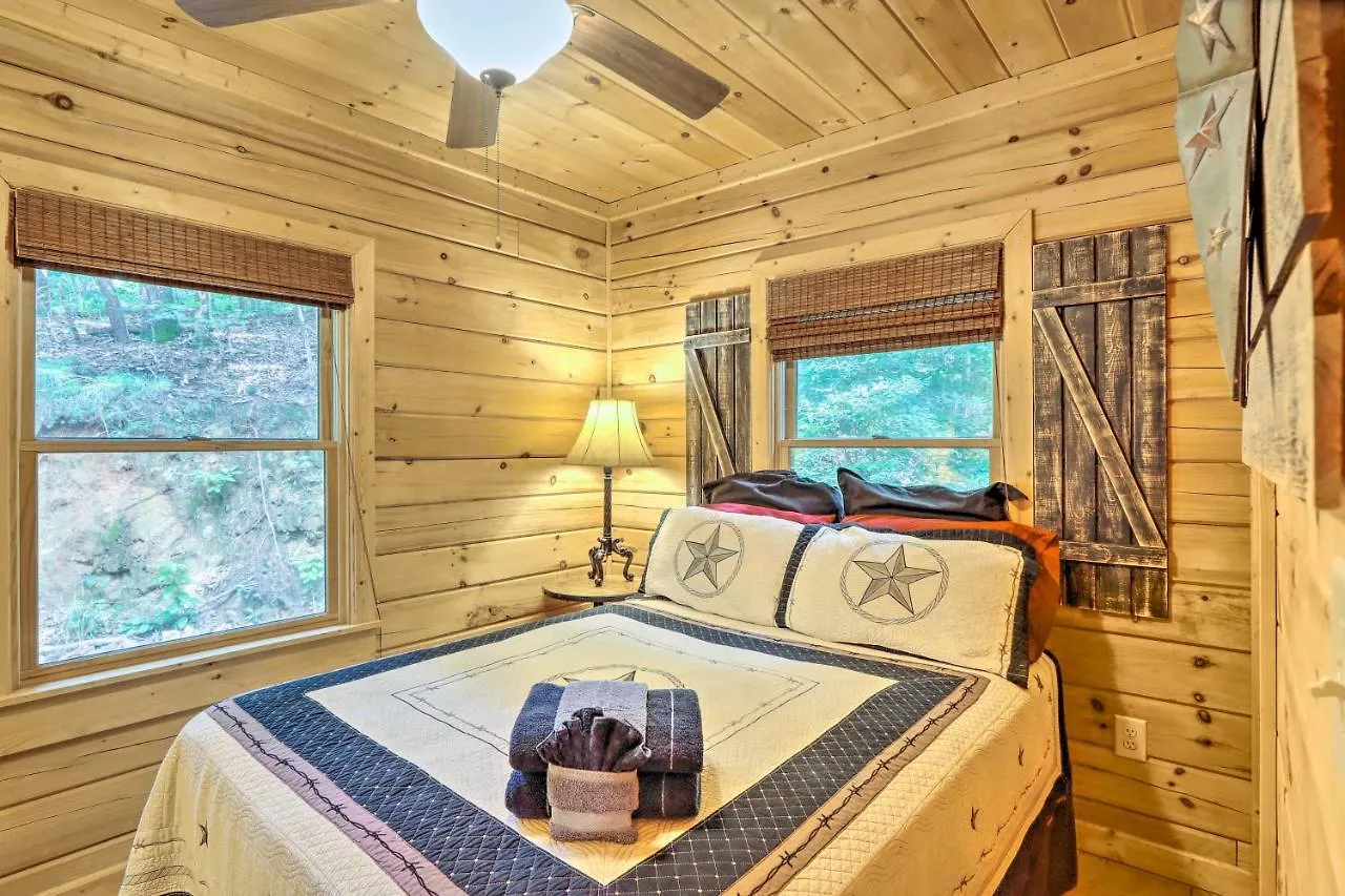 Bigfoots Hideout In With Hot Tub! Blue Ridge