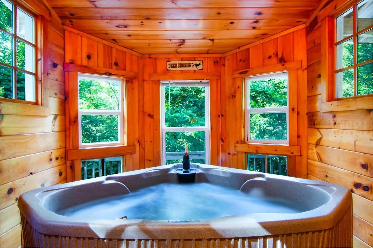 Cozy Retreat - Hot Tub, Fireplace & Fire Pit
