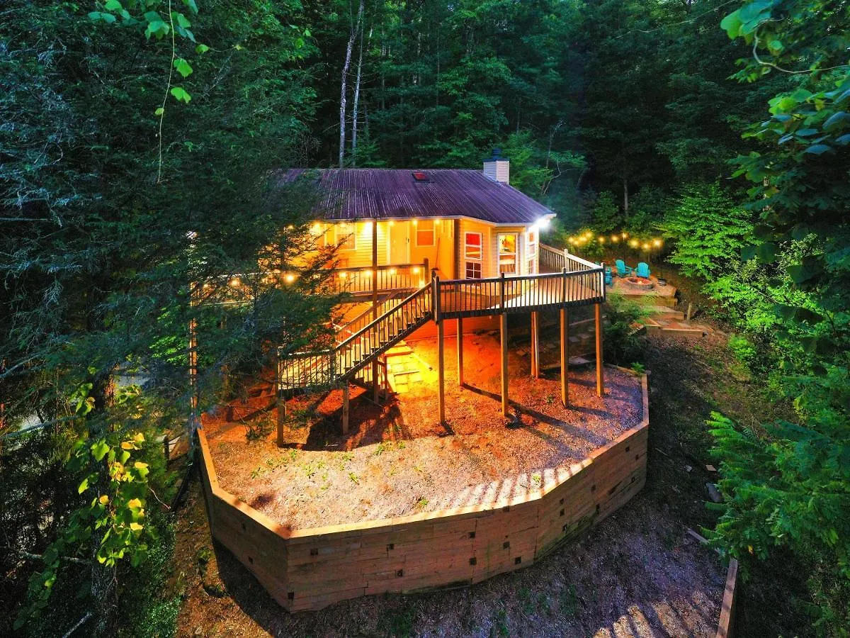 Cozy Retreat - Hot Tub, Fireplace & Fire Pit Holiday home