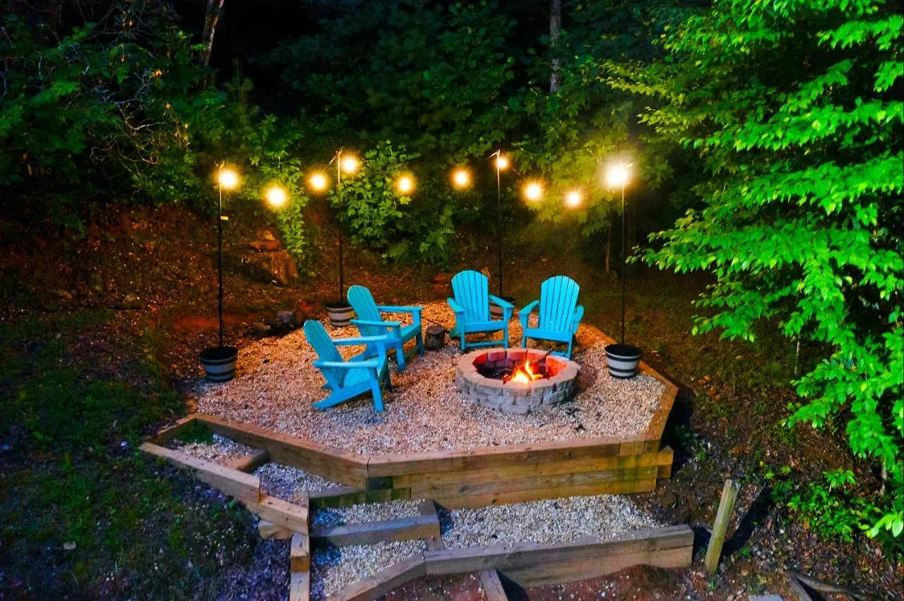 Cozy Retreat - Hot Tub, Fireplace & Fire Pit Holiday home