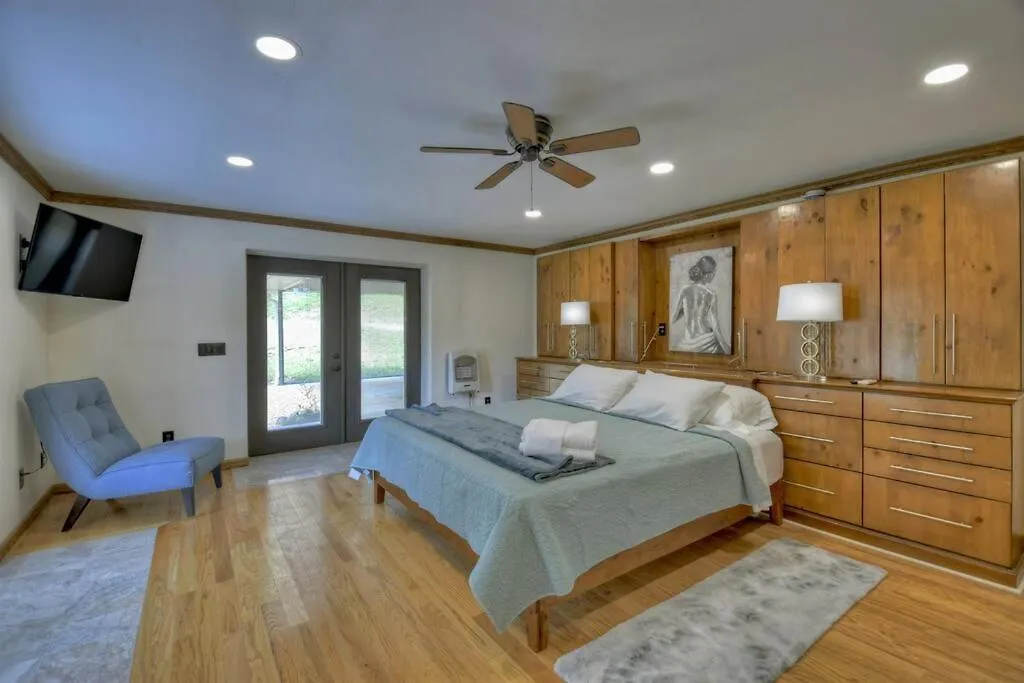 The Chariot - Creek Front With Hottub, Fire Pits, Billiards, Ev Charger - Sandalwood Holiday home Blue Ridge