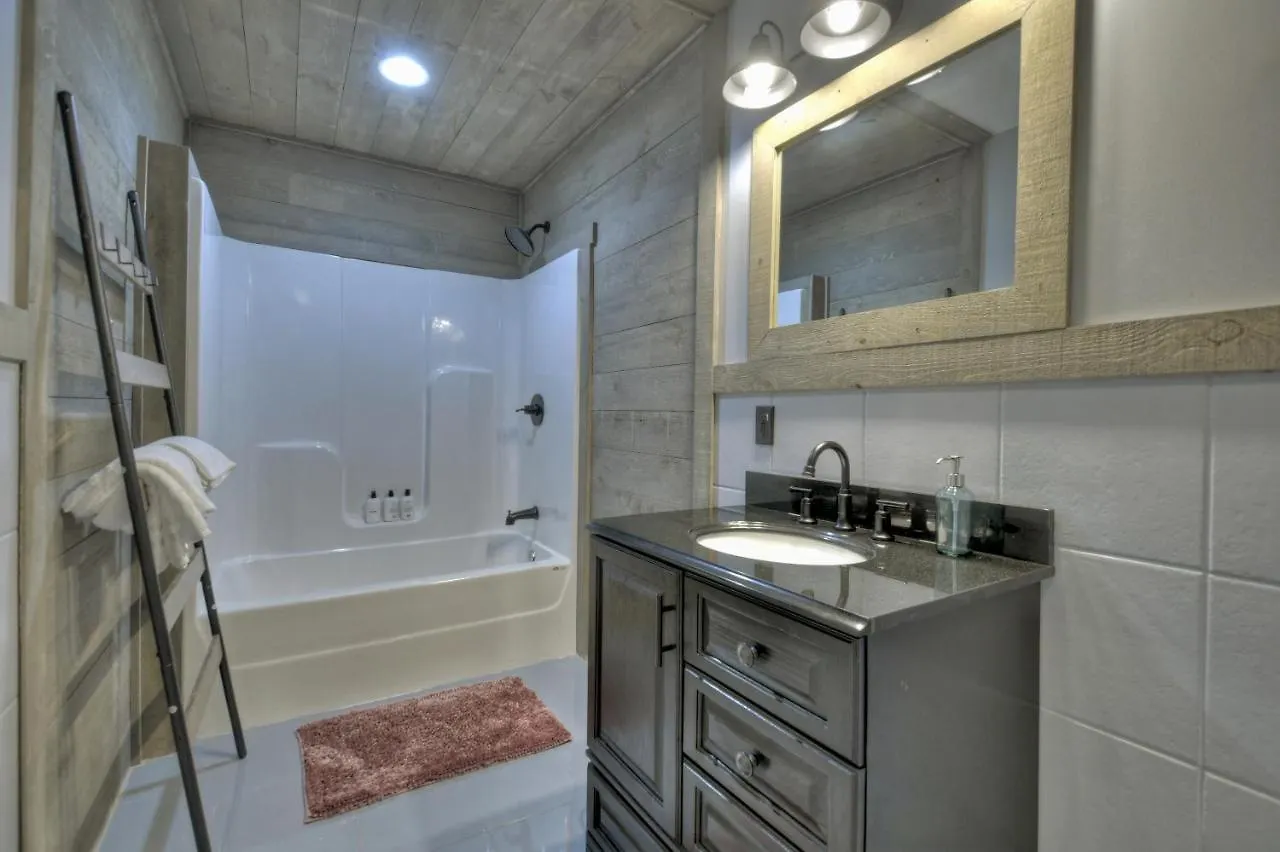 Holiday home The Chariot - Creek Front With Hottub, Fire Pits, Billiards, Ev Charger - Sandalwood *