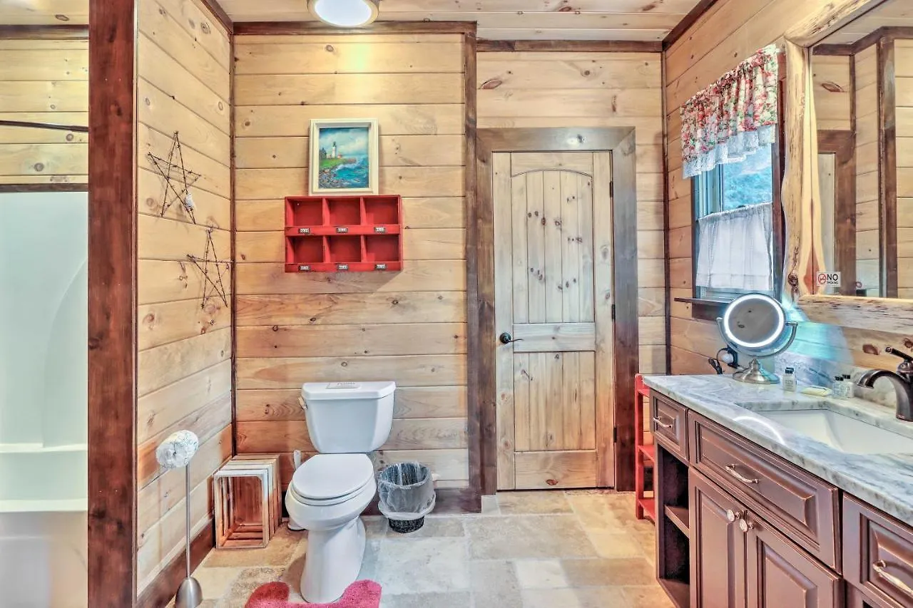Spacious With Private Hot Tub!