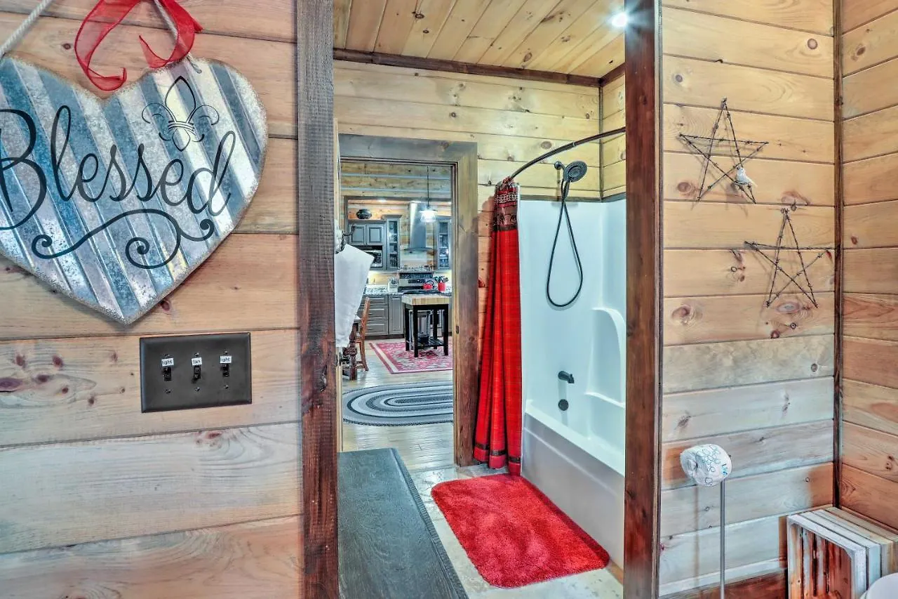 Spacious With Private Hot Tub! Holiday home *