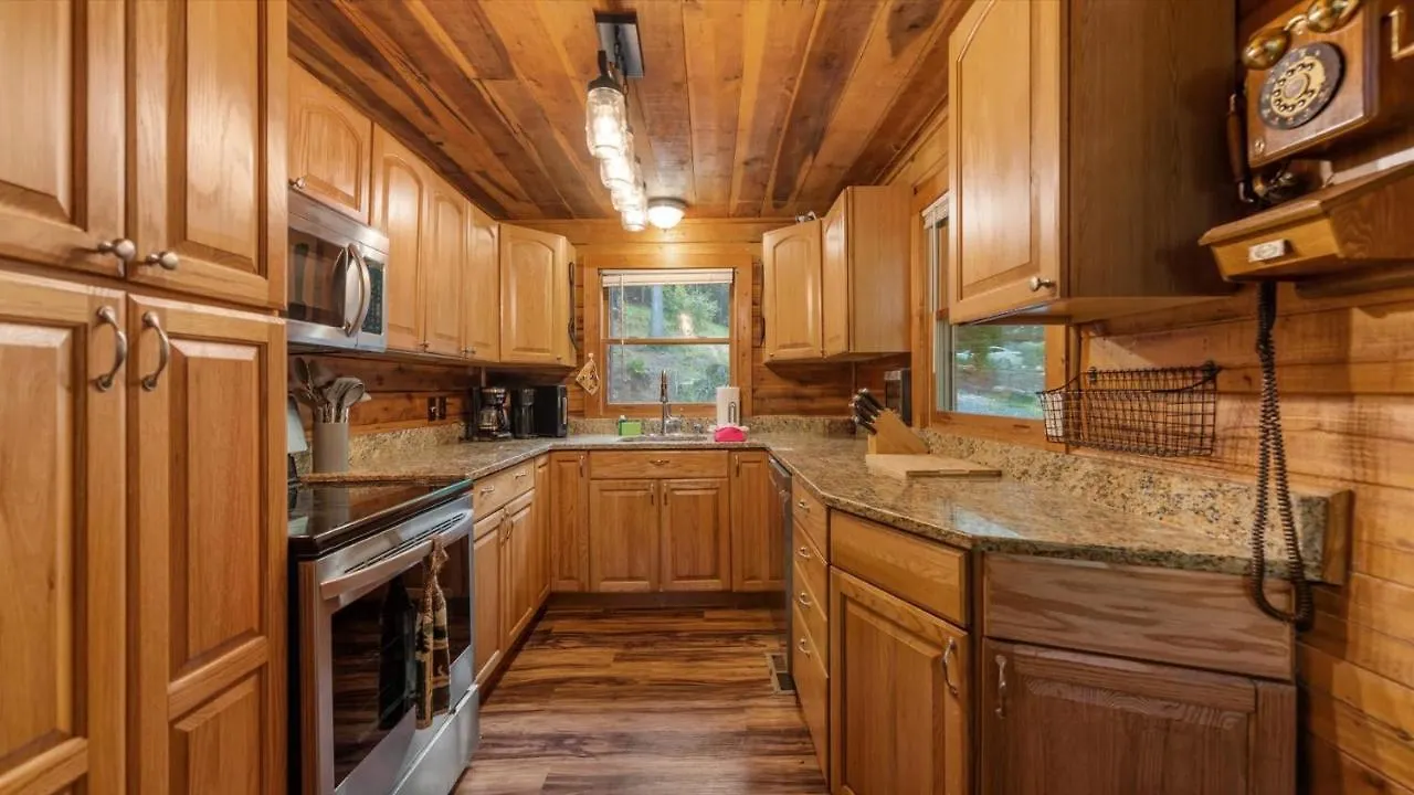 Holiday home Hideaway Cabin On The Creek With Hot Tub And