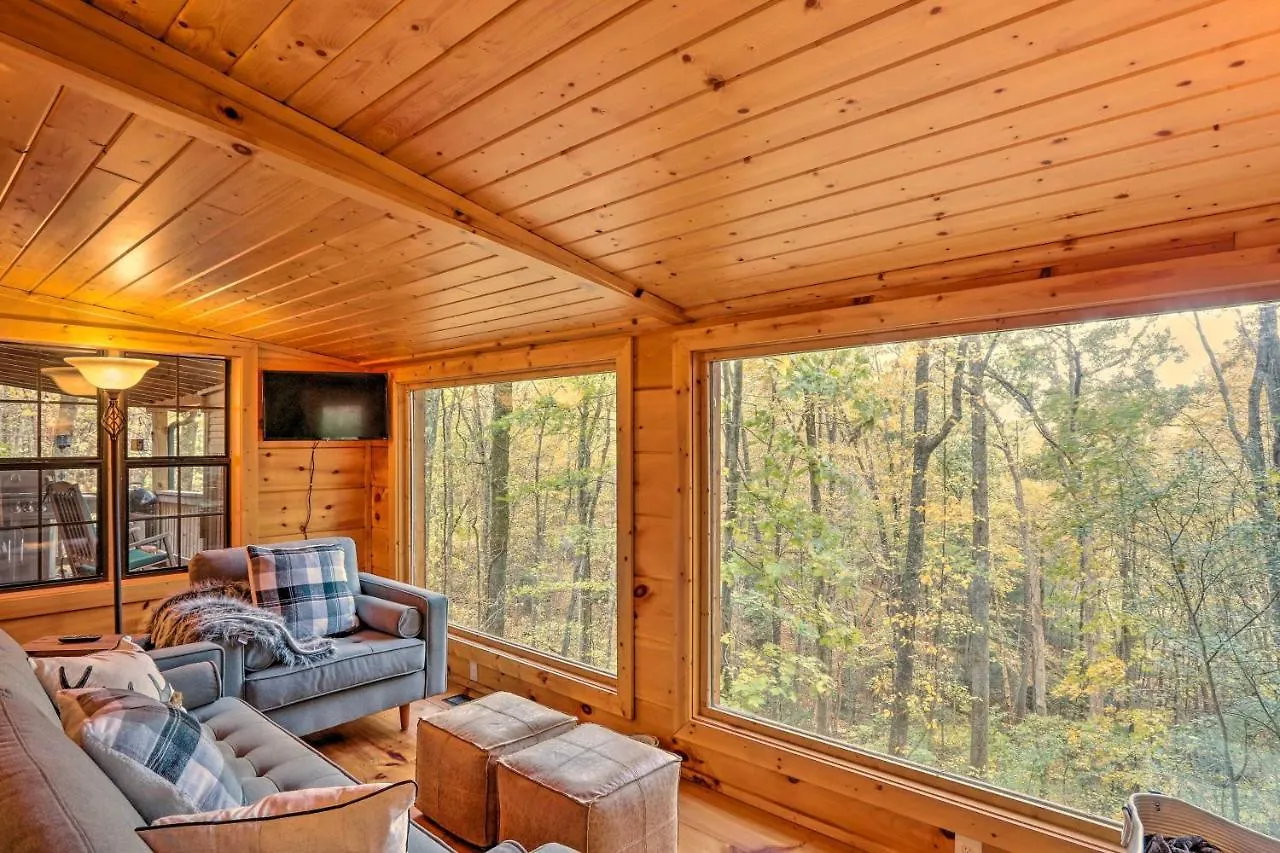 Charming With Deck And Grill! Holiday home