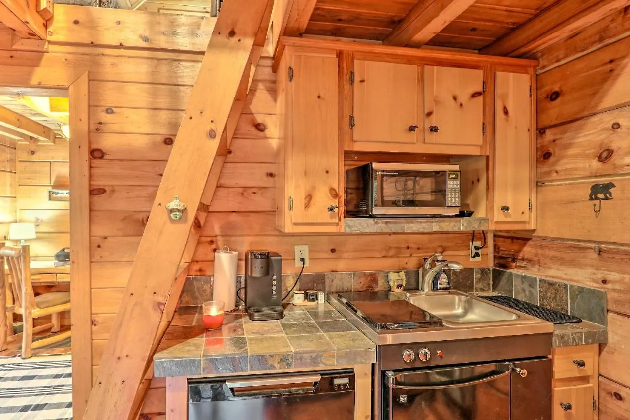 Holiday home Charming With Deck And Grill! Blue Ridge