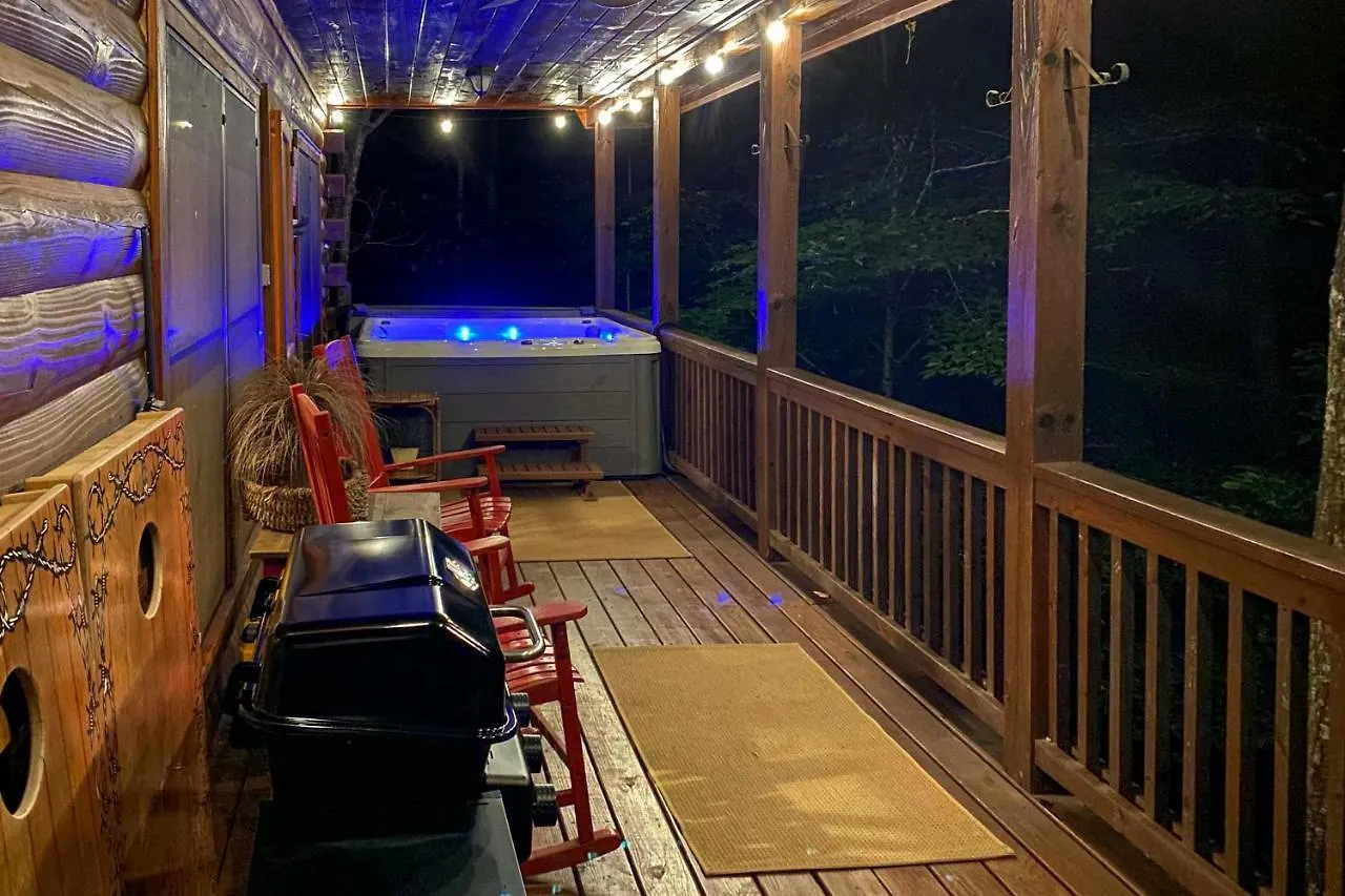 Bigfoots Hideout In With Hot Tub! * Blue Ridge