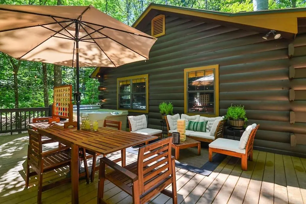 Peaceful Nature Getaway- With Hot Tub & Fire Pit 蓝岭