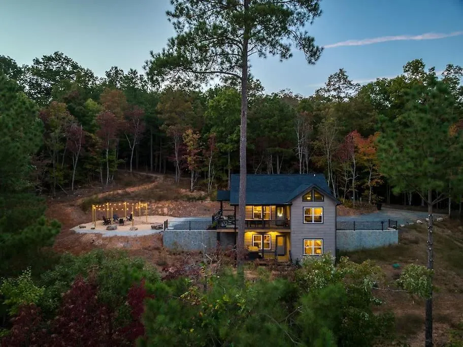 The Llaguna - New Cabin, Sleeps 10, Fire Pit, Hot Tub, In , Ga
