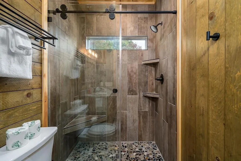 The Llaguna - New Cabin, Sleeps 10, Fire Pit, Hot Tub, In , Ga Holiday home Blue Ridge