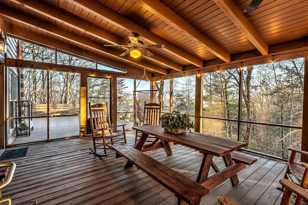 Bliss- Spacious Cabin, Pets, Hot Tub! Blue Ridge