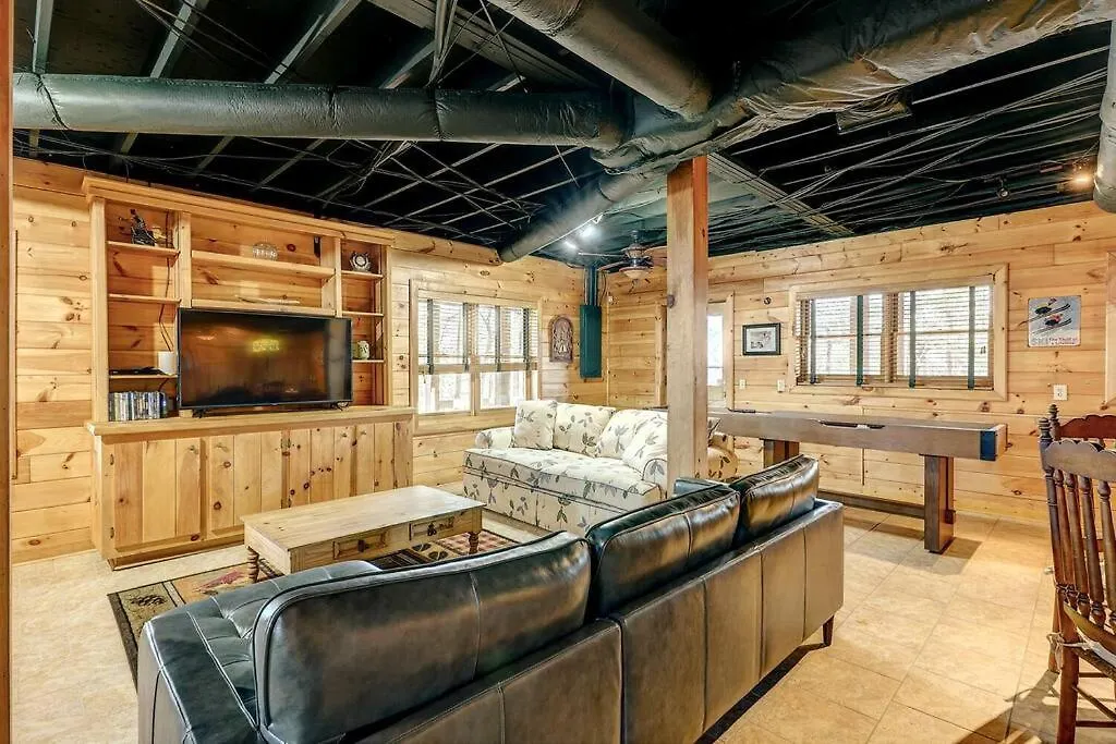 Bliss- Spacious Cabin, Pets, Hot Tub! Blue Ridge